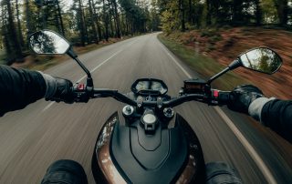 Condução de veículos de duas rodas a motor